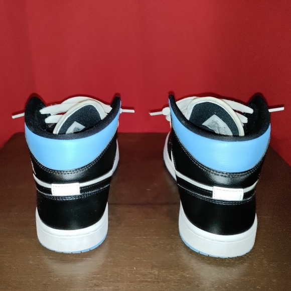 NIKE AIR JORDAN 1 RETRO MID SE WMNS UNIVERSITY BLUE WHITE - Picture 4 of 6